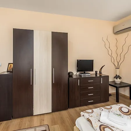Ivadoni Appartement *